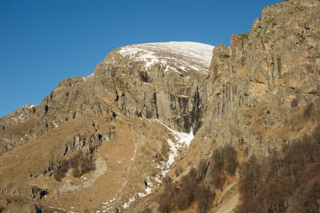 Raisko Praskalo waterfall in winter.