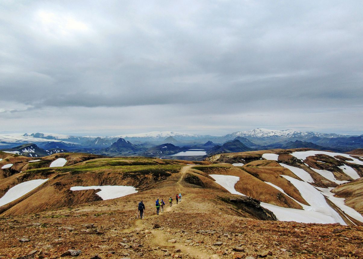 Hiking across Jökultungur towards the Álftavatn Valley on the Laugavegur Trail