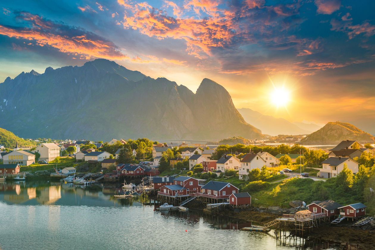 Midnight sun in the Lofoten Islands. Photo: Getty