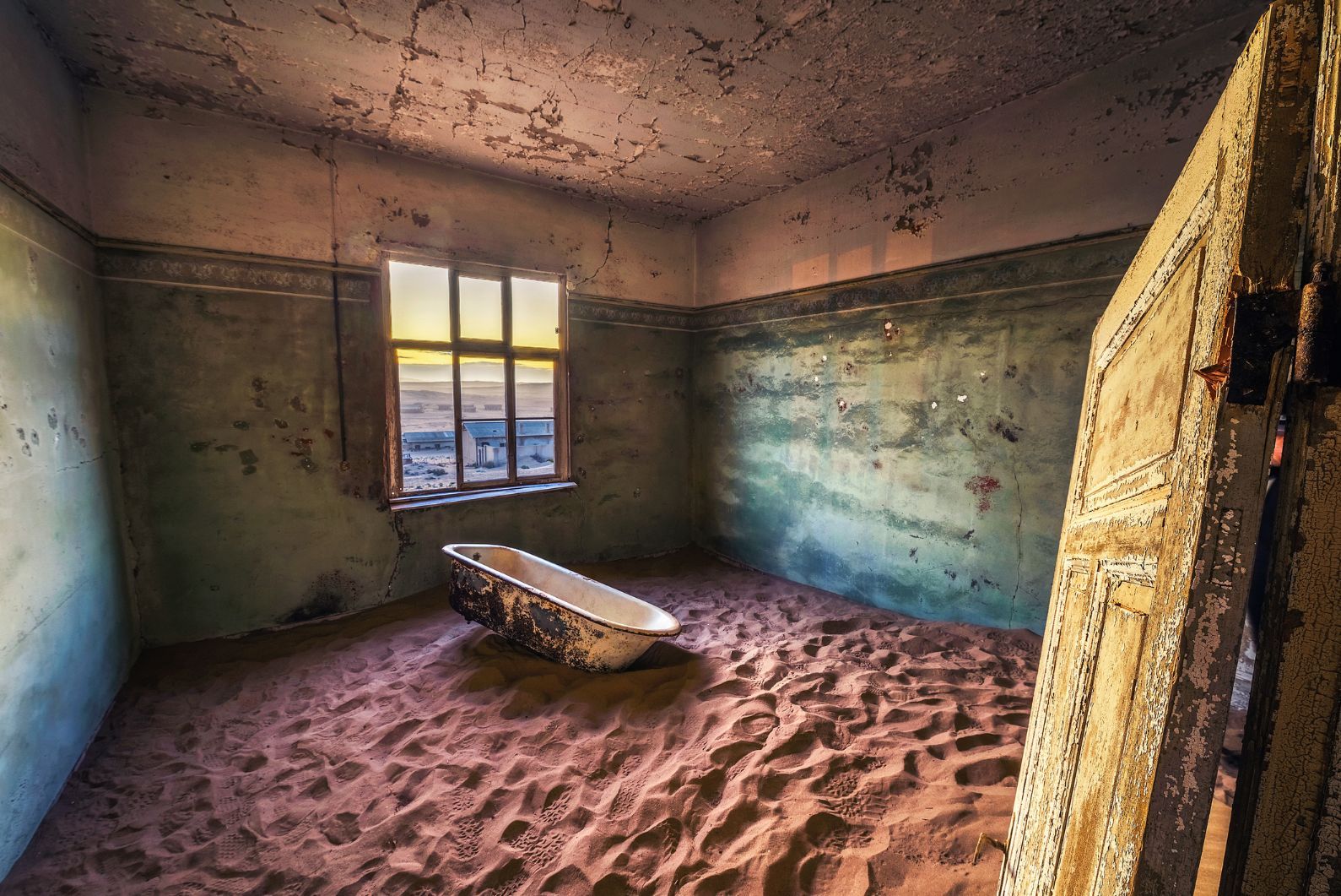 The History of Kolmanskop - Namibia’s Abandoned Diamond Town bathtub