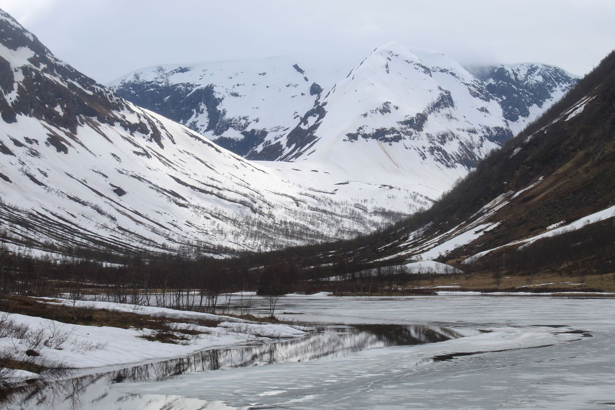 Vassetvatnet mountain lake, which we pass on the way to the way to the summit of Breiskrednosi.