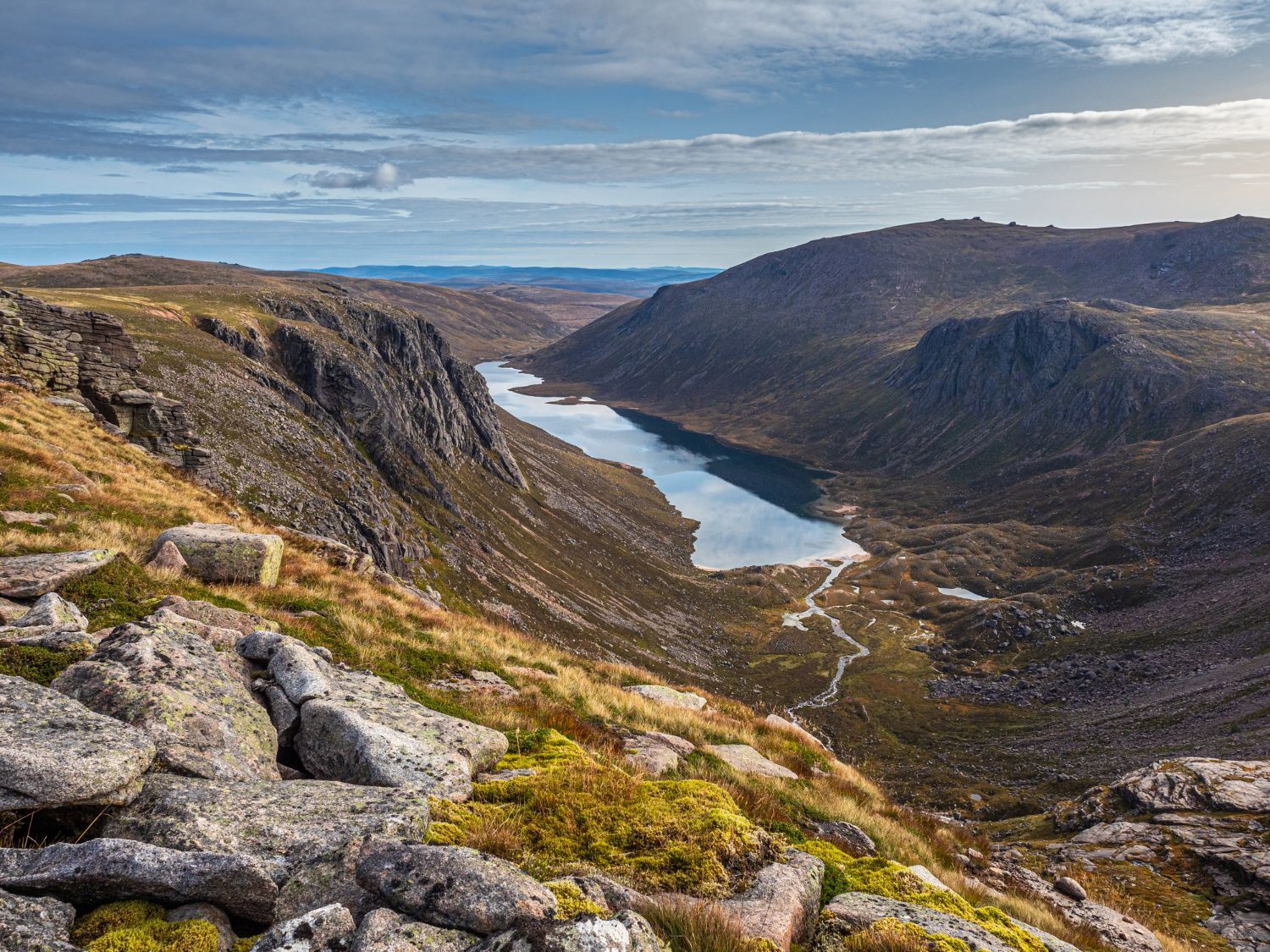 the remote and wild Loch A’an (Avon)