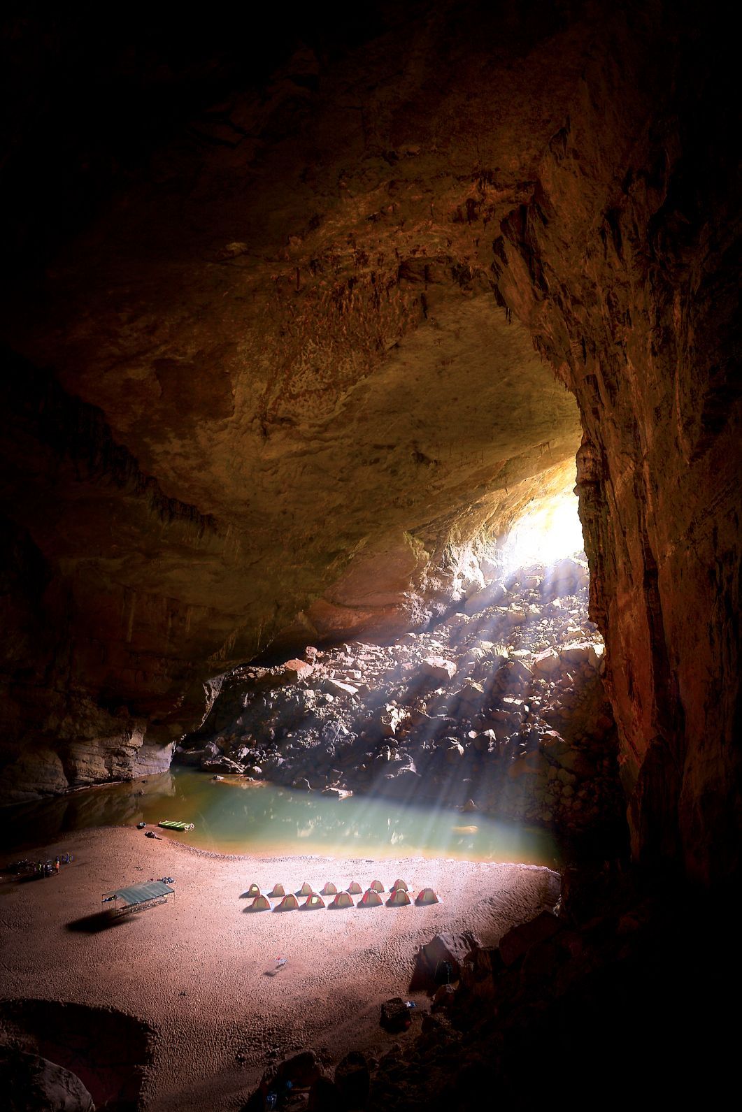 Camping on the beach of Hang En, the third largest cave in the world, in Phong Nha-Kẻ Bàng