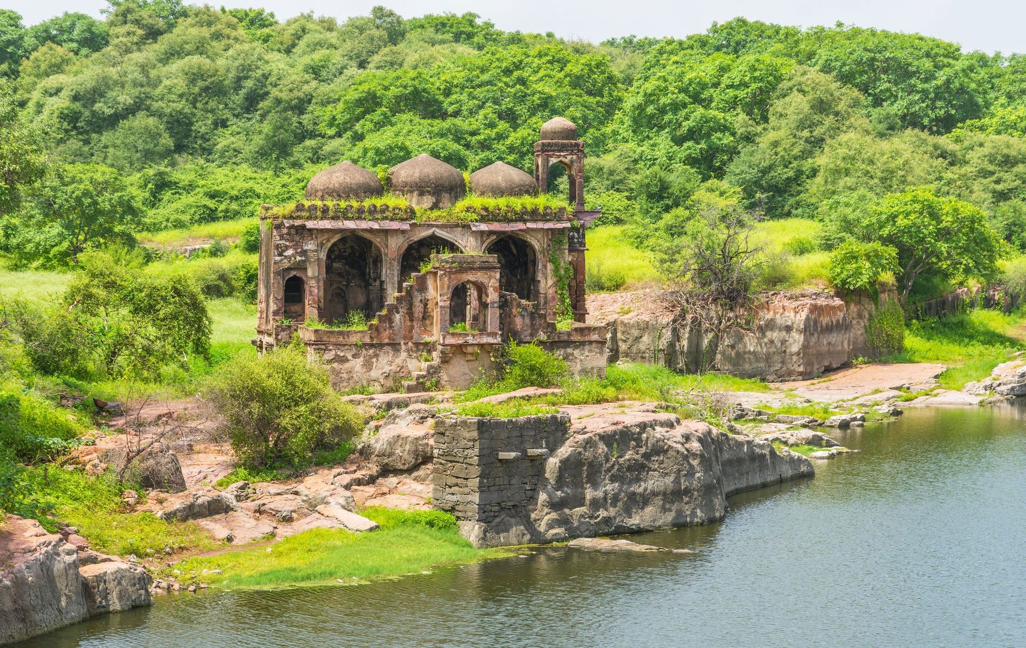 Abandoned mosque in Ranthambore Fort, Rajasthan, India.