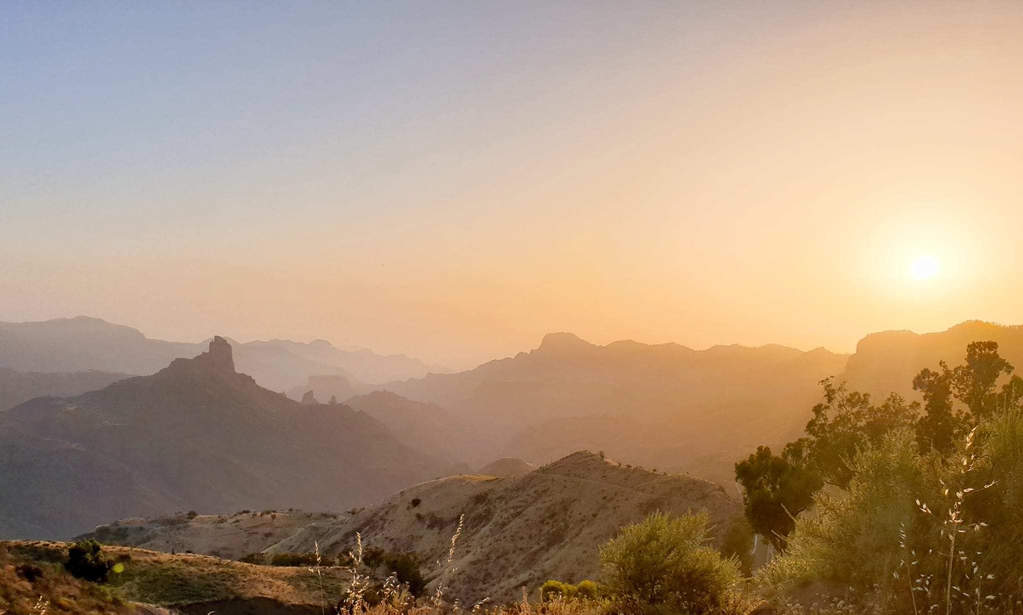 A view of Gran Canaria at sunset, with Roque Nublo in the distance.