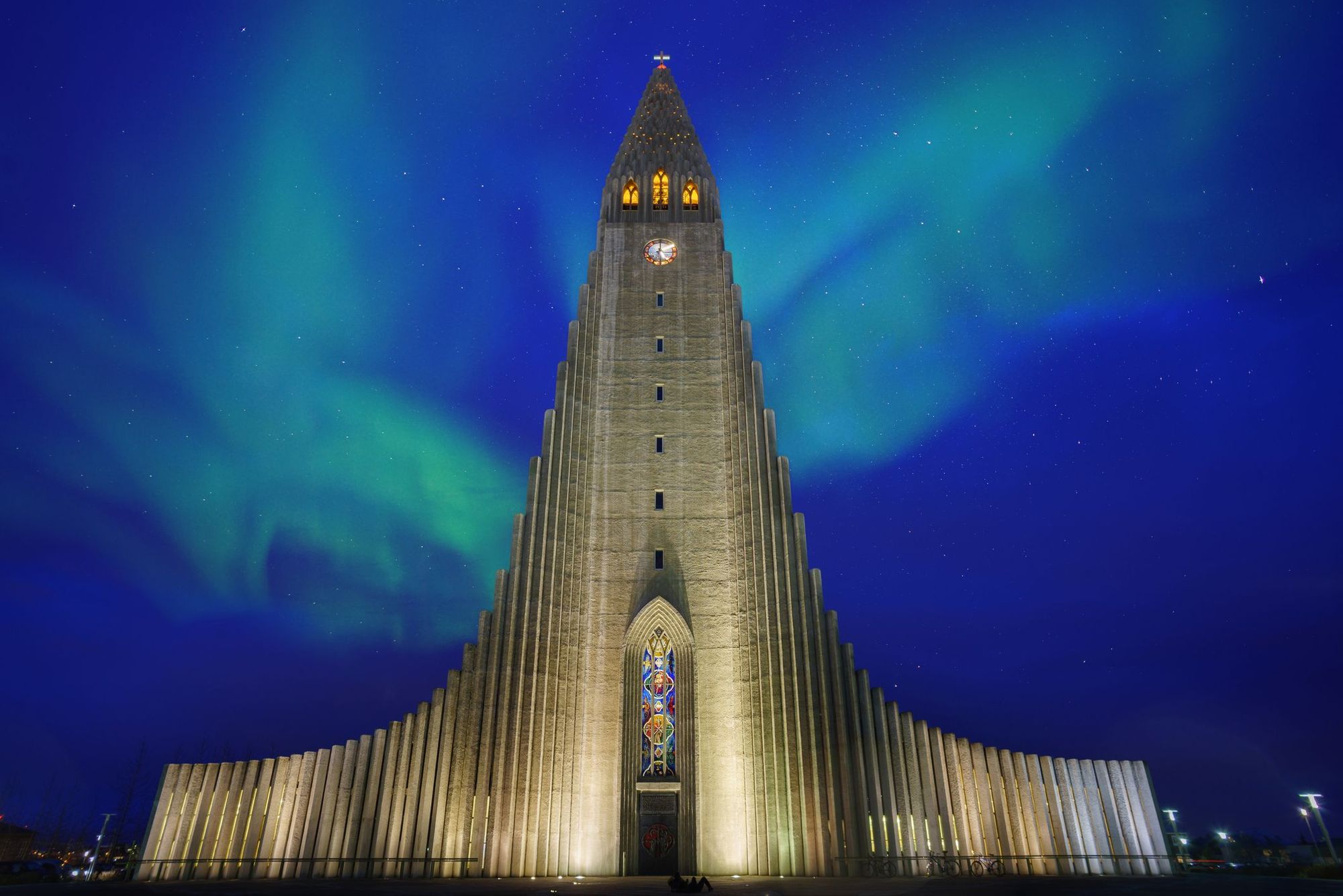Hallgrimskirkja Church, Reykjavik, with the northern lights in the sky above.