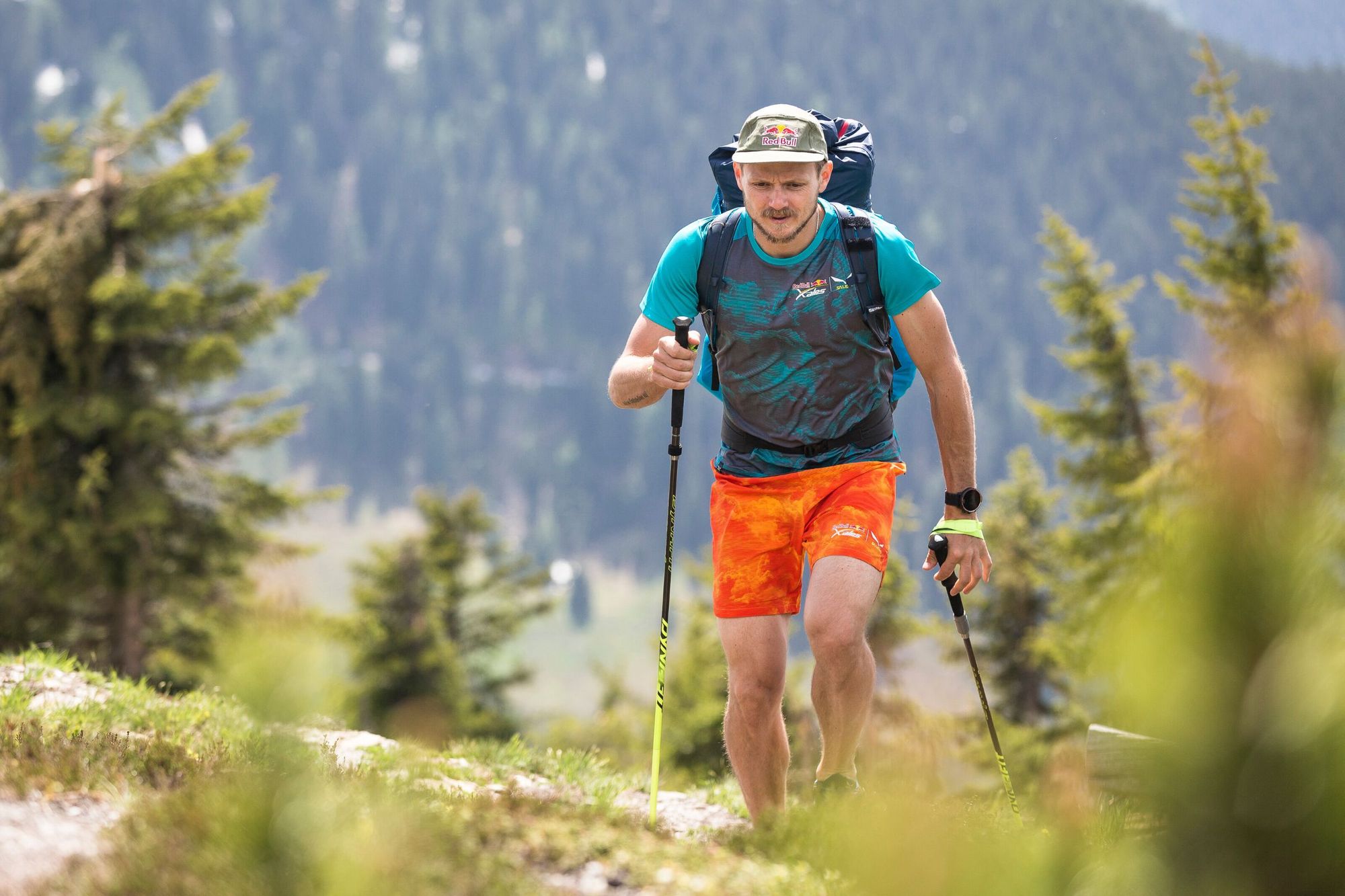 Paul Guschlbauer, a elite-level Austrian athlete, powering himself with walking poles. Photo: Harald Tauderer/Red Bull Content Pool