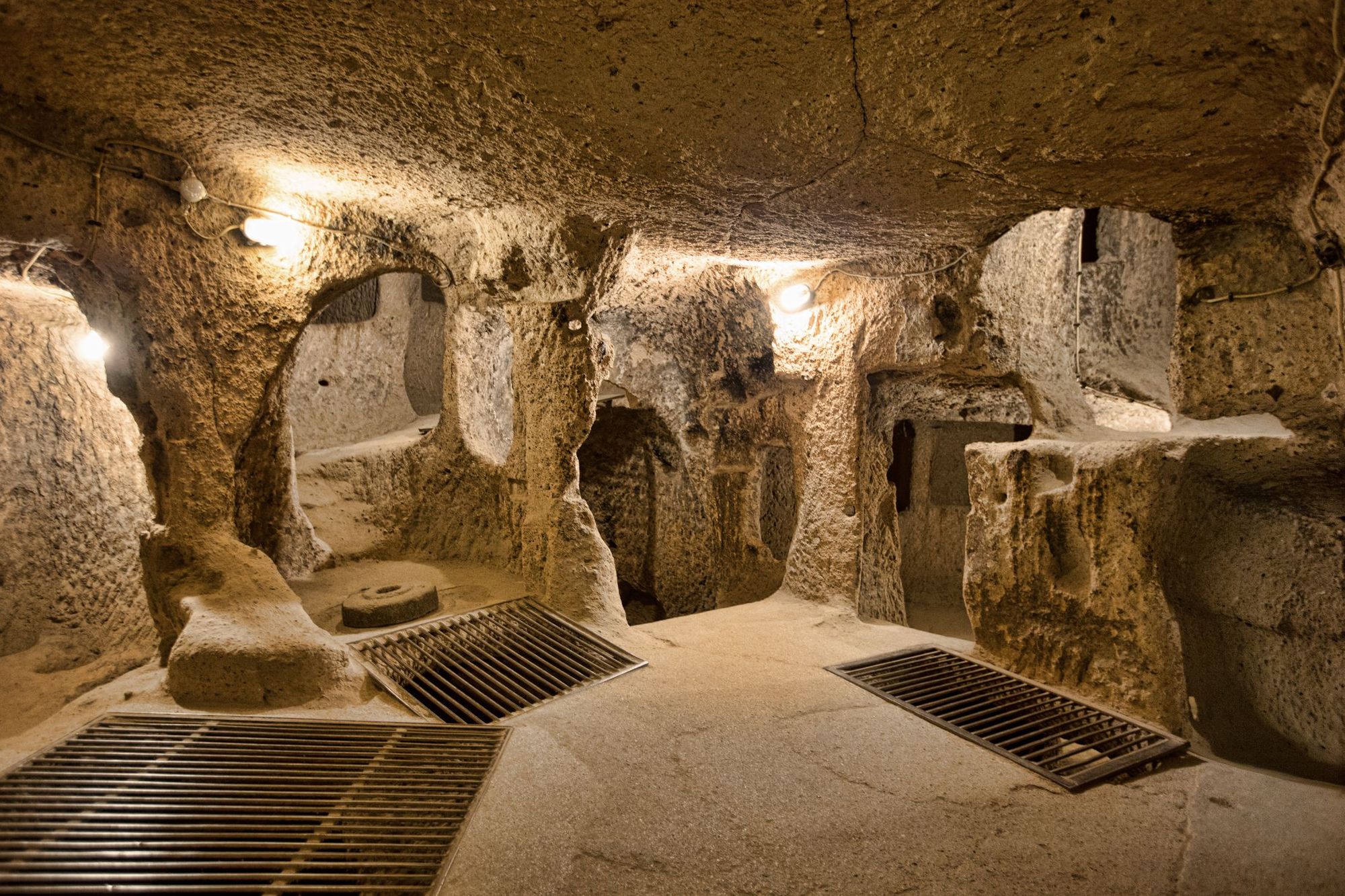 À l'intérieur de la ville souterraine de Derinkuyu, Cappadoce, Turquie