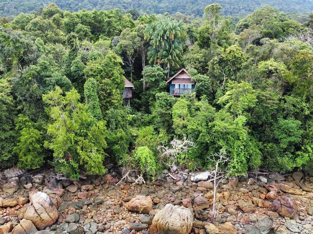Two houses on stilts, in the rainforest of Borneo. Photo: Paradeso Borneo.