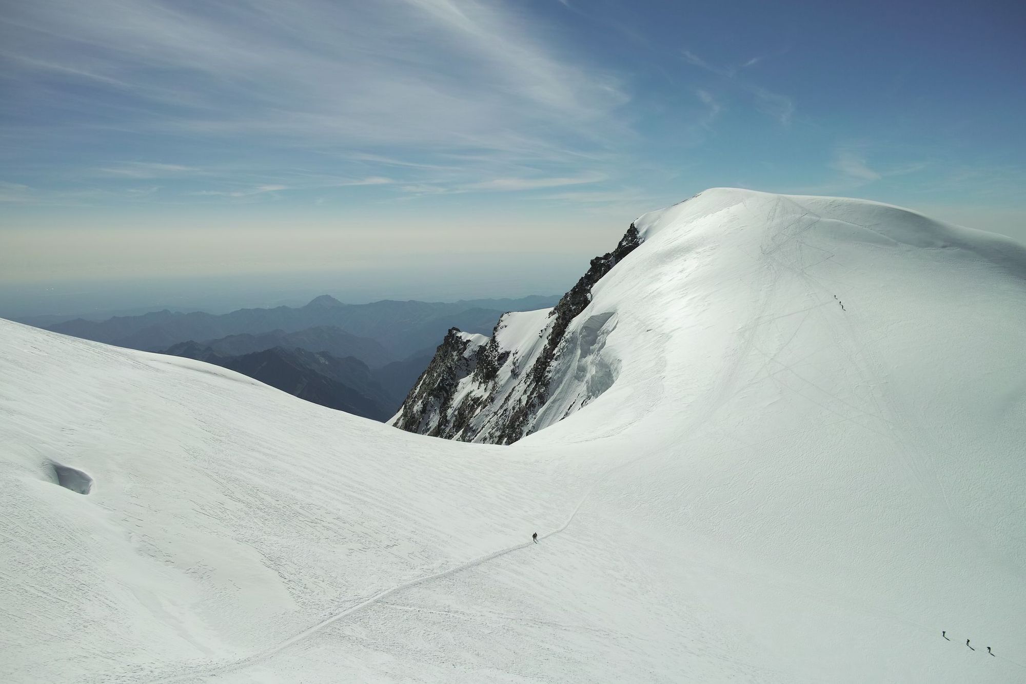 The Monte Rosa plateau, a sprawling sheet of white, with remarkable views out to the French, Italian and Swiss Alps. Photo: Altai