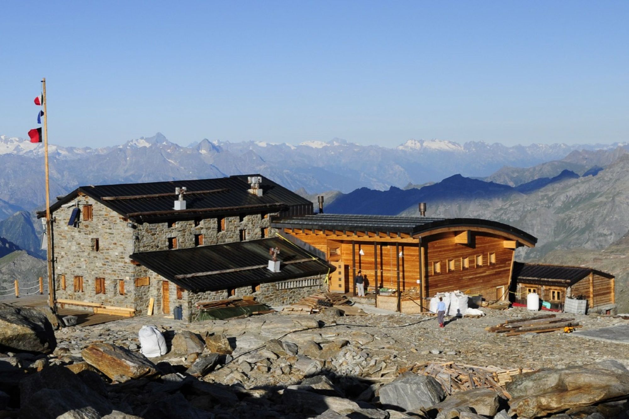 The Mantonva mountain hut on the Monte Rosa massif is the perfect starting point to summit various peaks. Photo: Altai