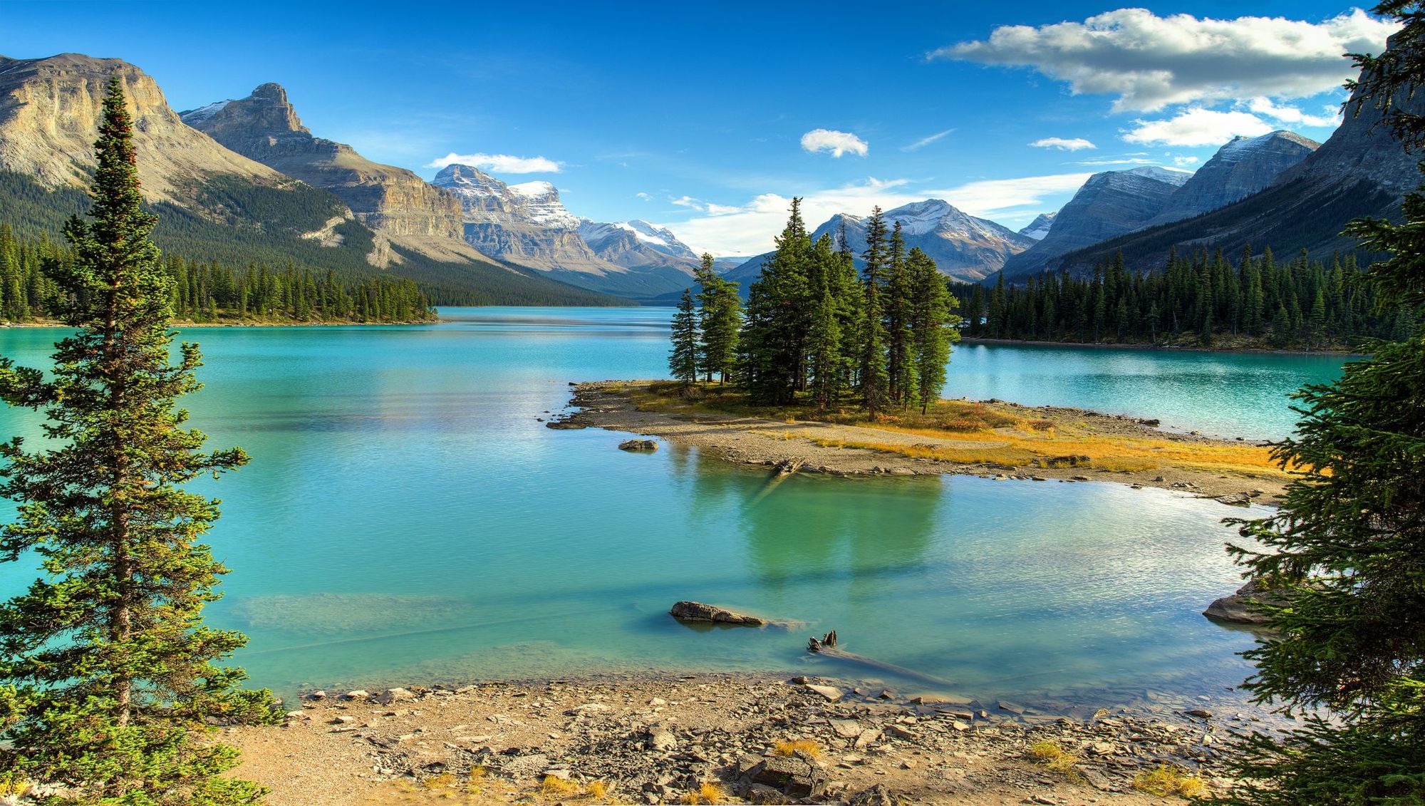 Maligne Lake in Jasper national park, Alberta, Canada. The Skyline Trail starts at Maligne Trailhead, to the south. Photo: Getty