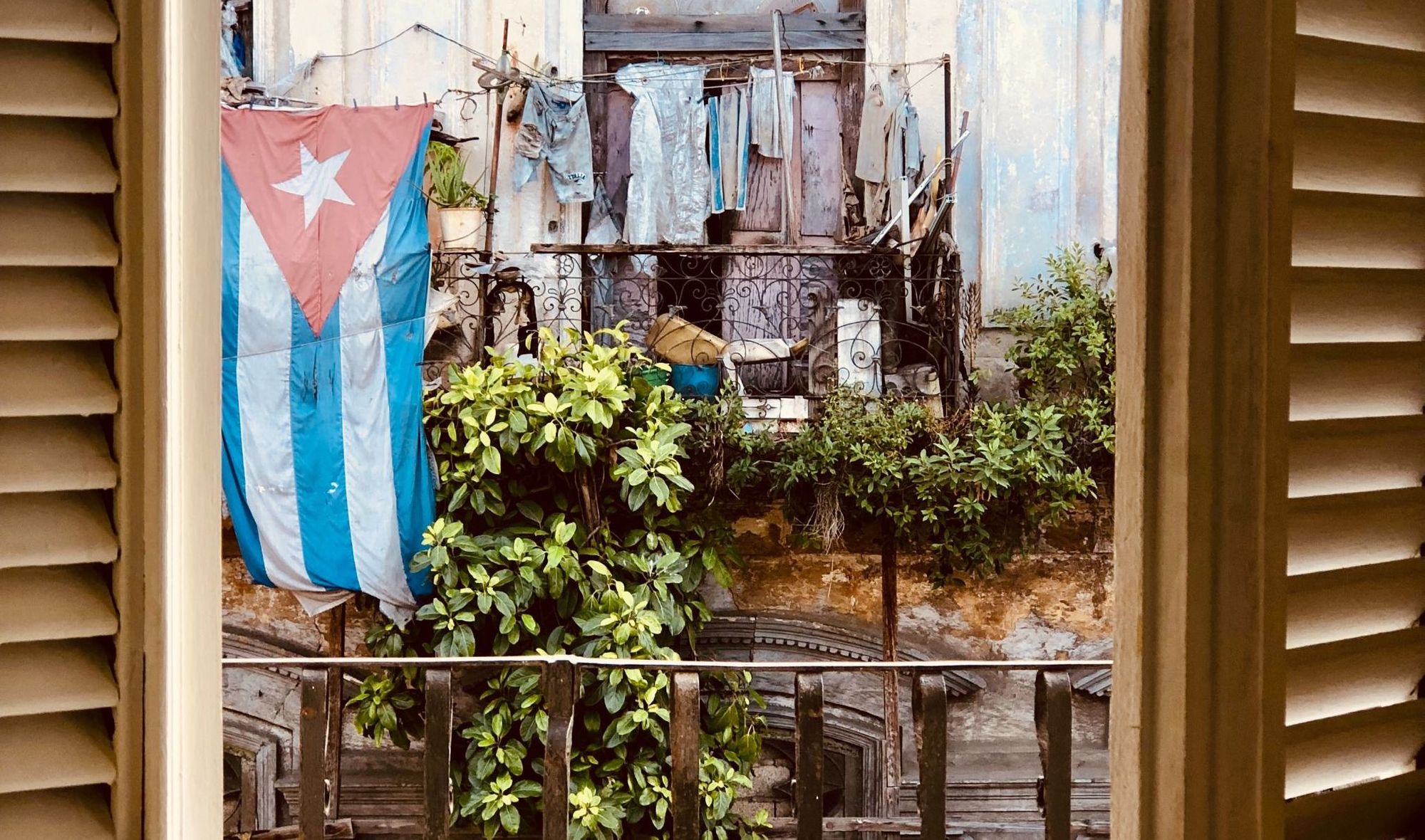 A photo taken from the window of a casa particular, a few blocks from the Capitol Building. Photo by Jason Gamble on Unsplash