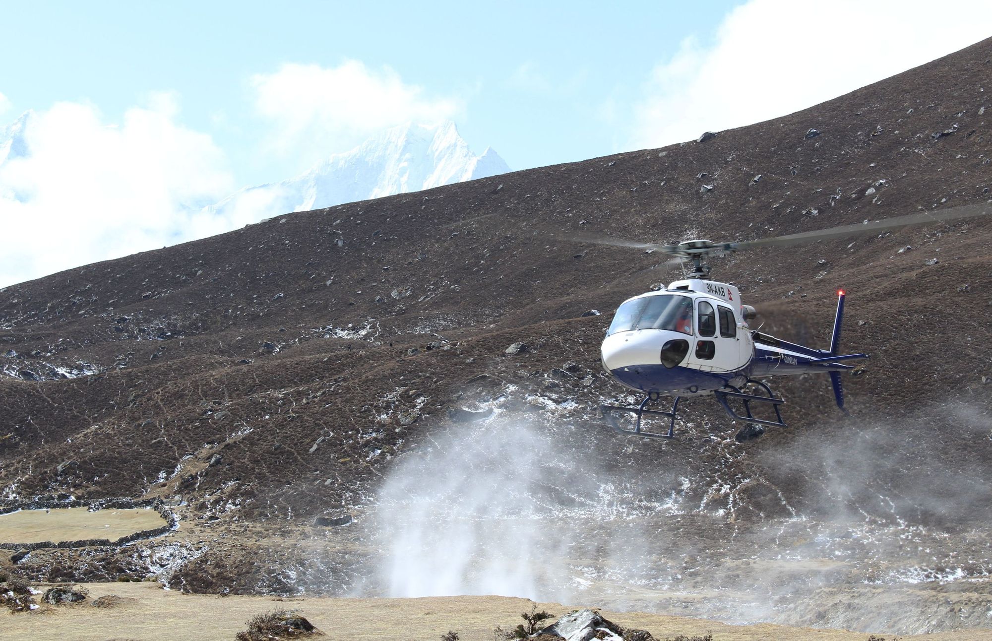 A helicopter evacuation from a rescue post in Nepal. Photo: George Chapman.
