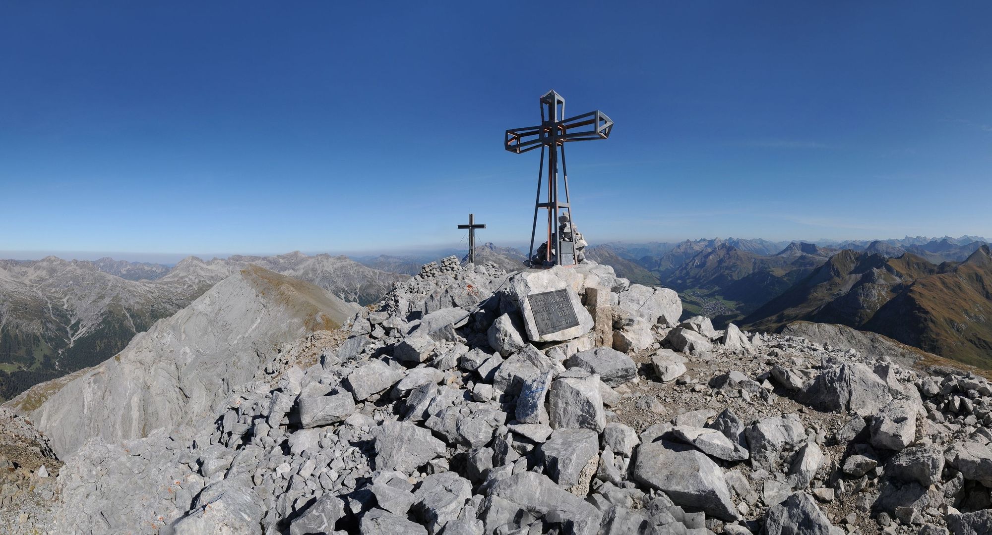 The summit of Spuller Schafberg, looking out over the Austrian mountains. Photo: Wiki Commons