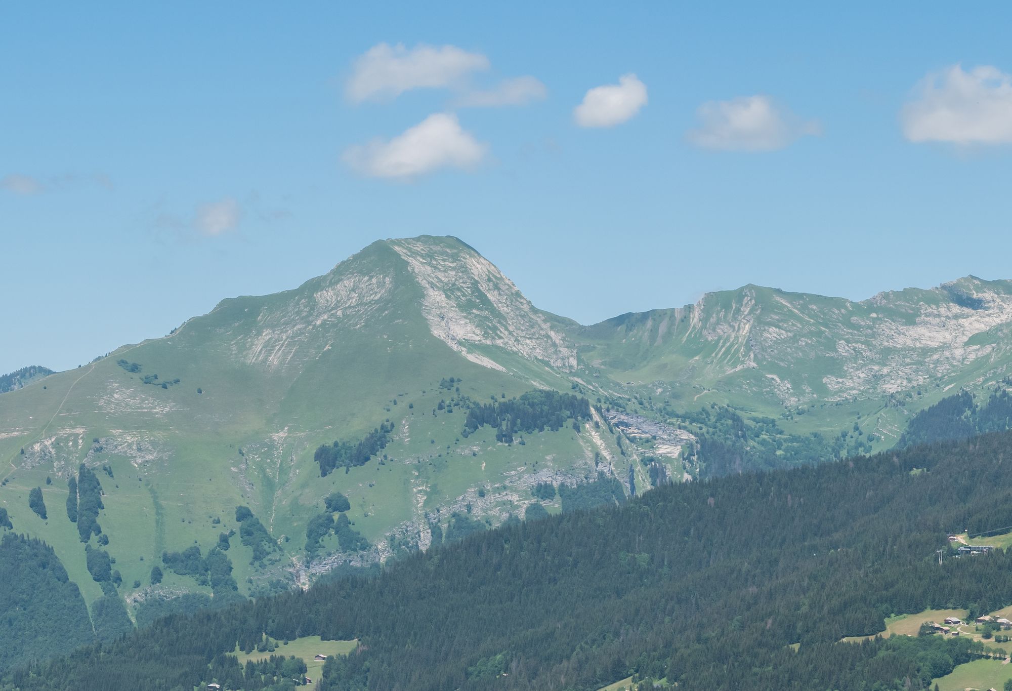 The peak of Nantaux, 2170m high, on the left, and Le Piron, 2095m, on the right. Photo: Wiki Commons