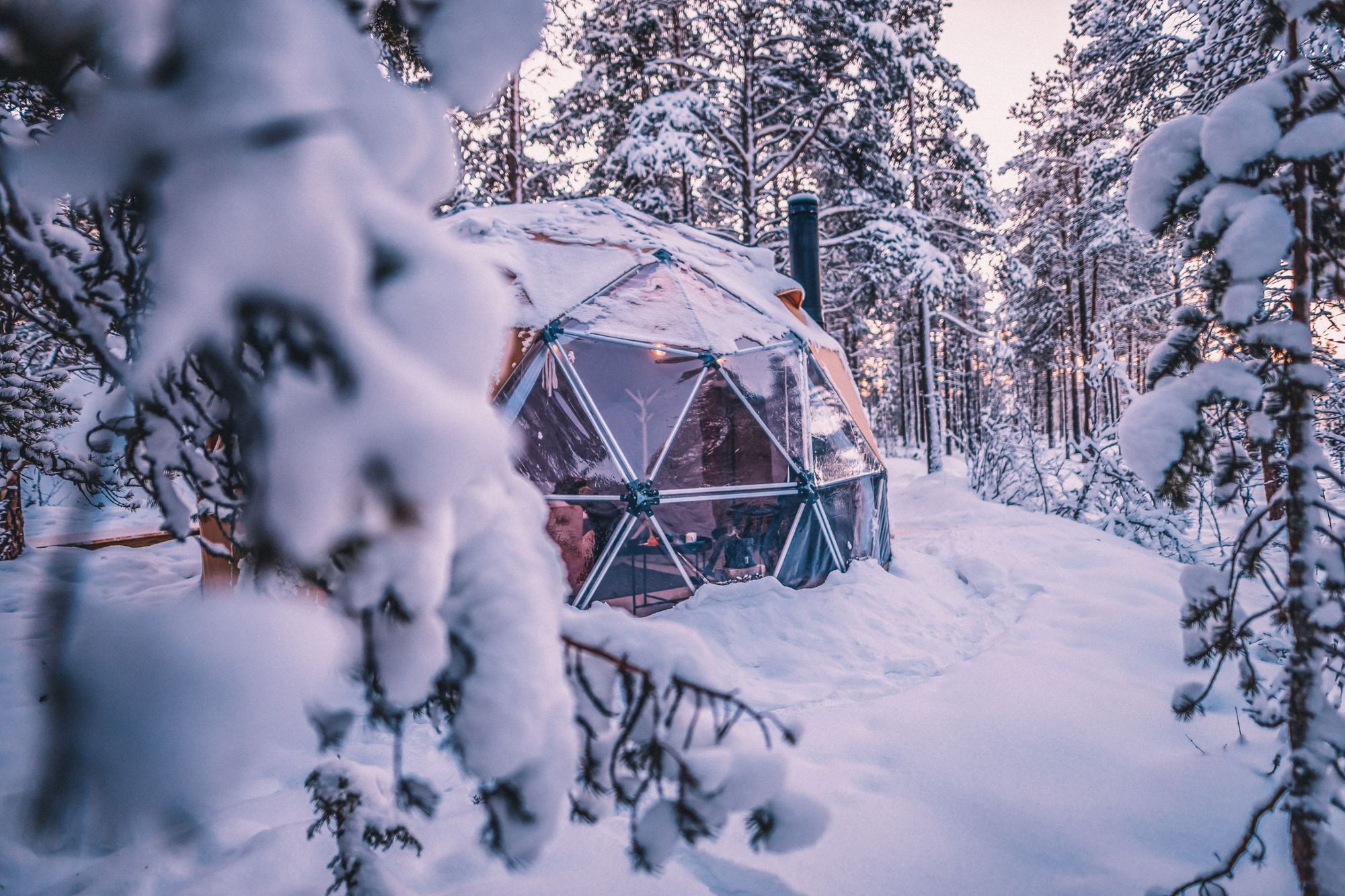 An arctic dome, set away in the forests in the middle of the snow. Photo: GLOD Explorer / MBA