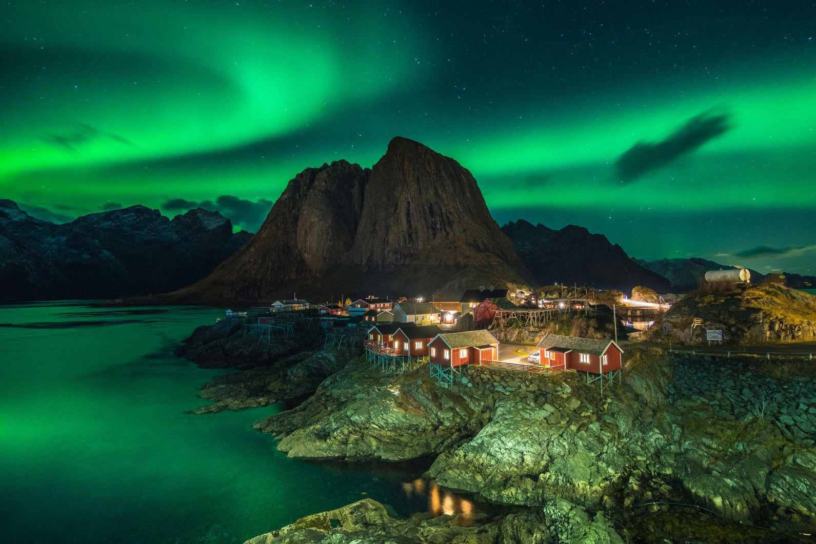 A view of the aurora on Lofoten. Photo: Getty.