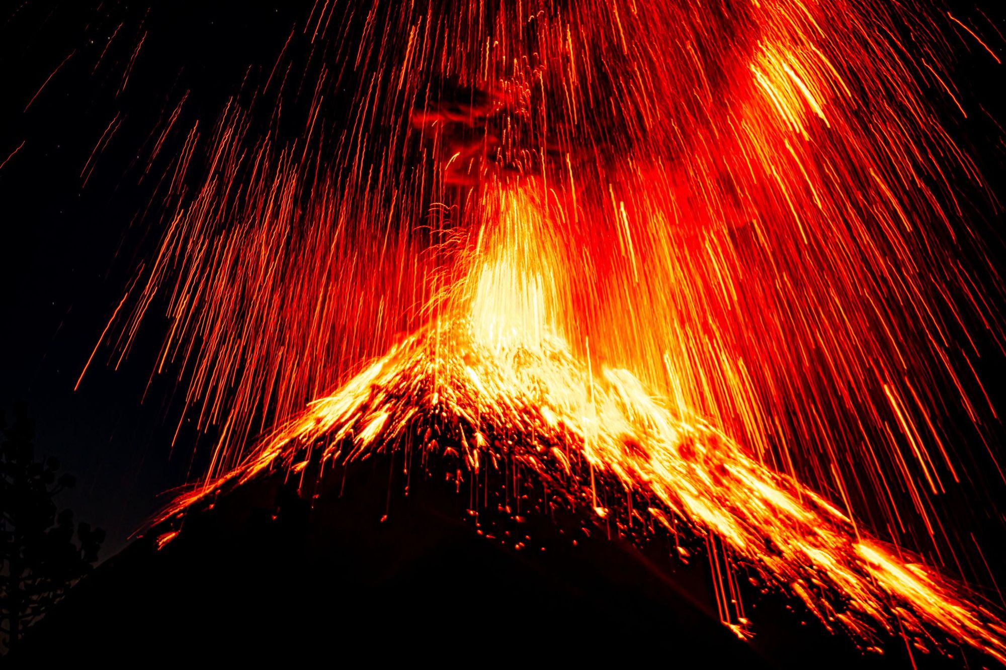 Nunca se debe subestimar el poder del Volcán de Fuego, o de cualquier otro volcán activo.  Foto: Getty.