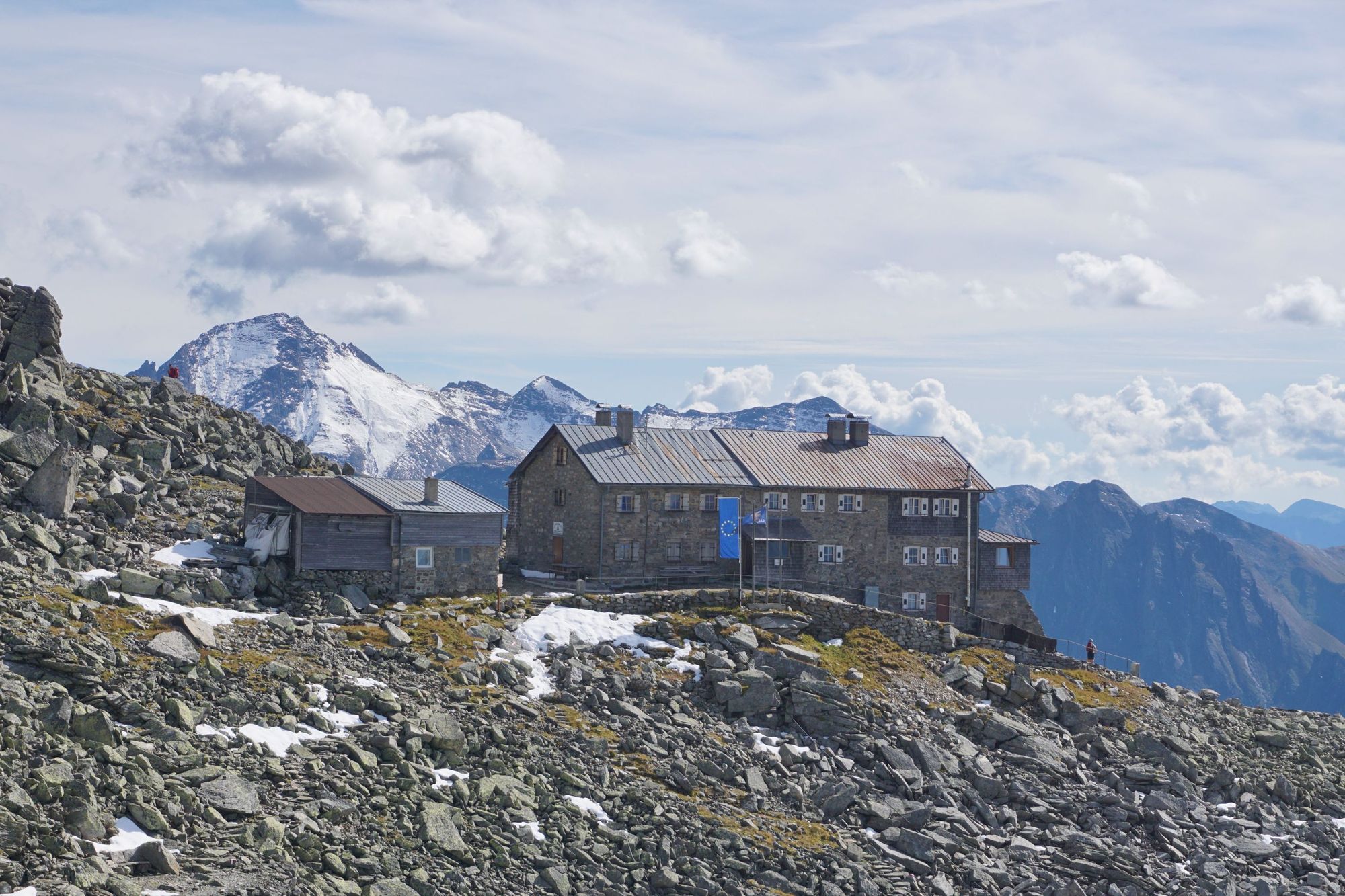 The Europahütte and the remarkable ridgeline in the background. Photo: Wiki Commons/Simon Legner