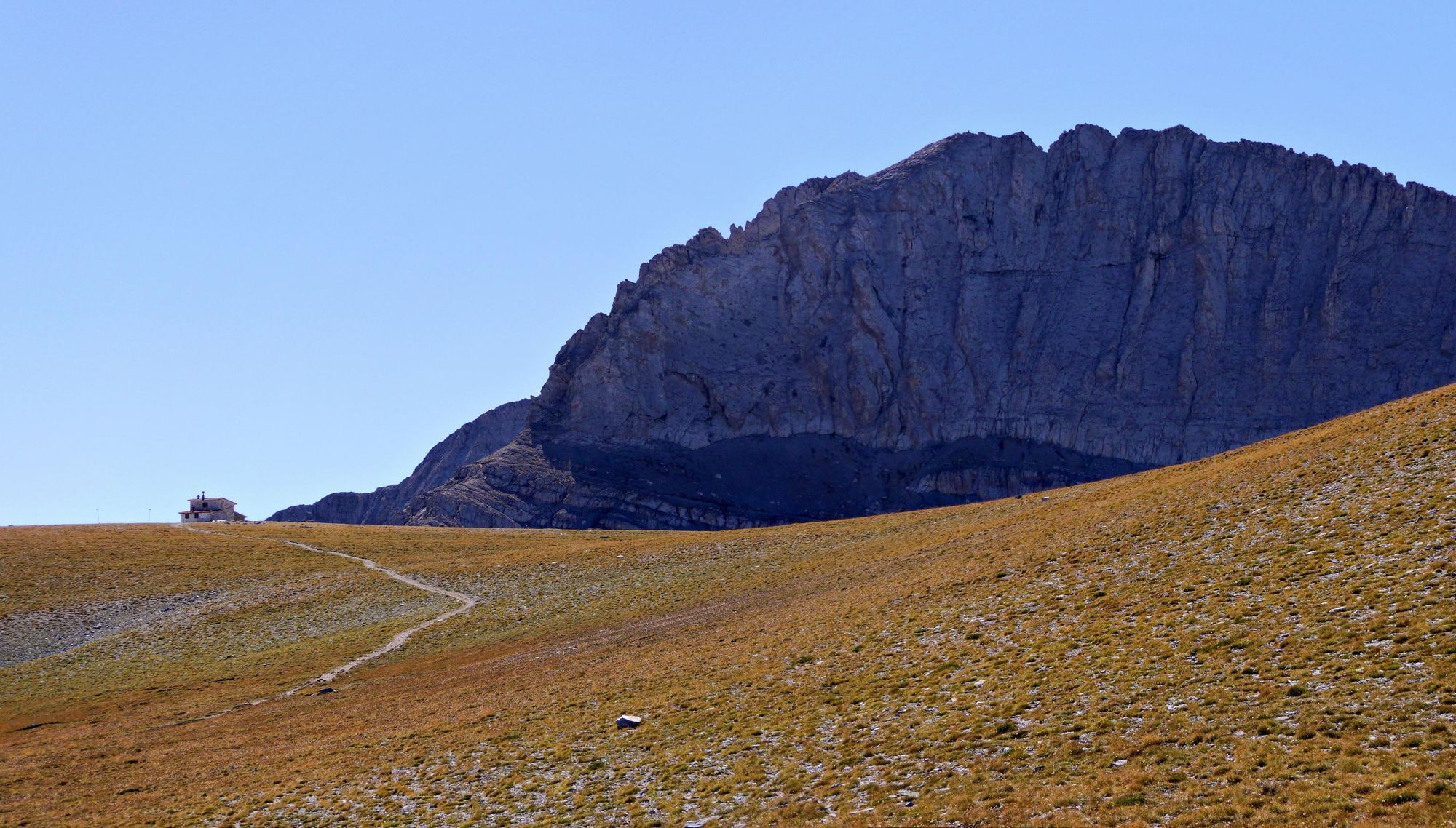 The winding route up to the Christos Kakkalos Mountain Refuge. Photo: Getty