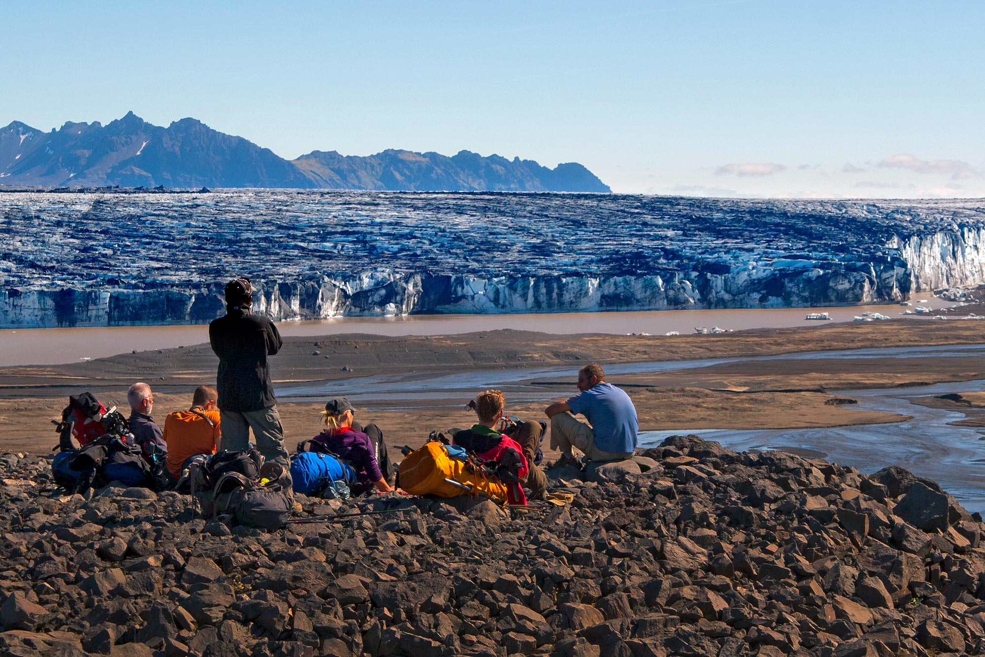 Hikers taking a break in Vatnajökull National Park, Iceland. Photo: Icelandic Mountain Guides