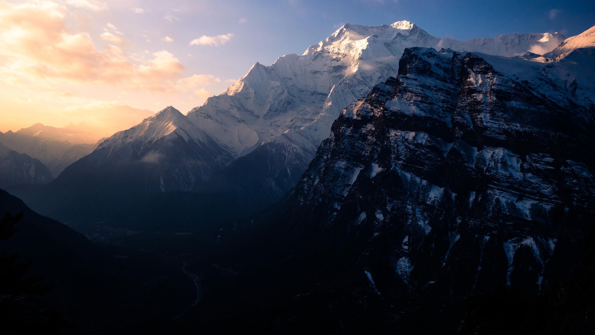 The highest mountains in the world can be seen along the Annapurna Circuit route. Photo: Josh Edwards