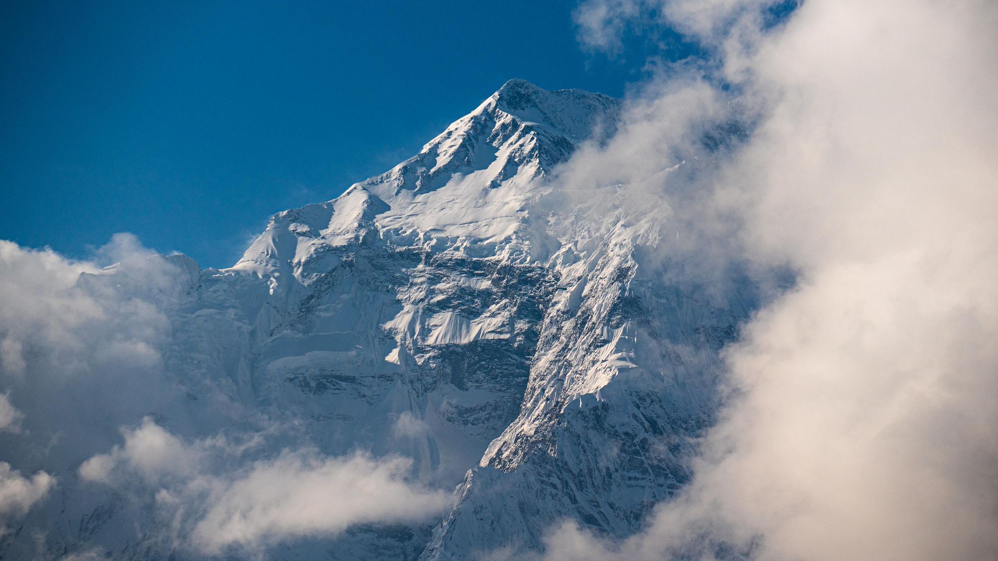 The mighty peaks of the high Himalayas along the Annapurna Circuit. Photo: Josh Edwards