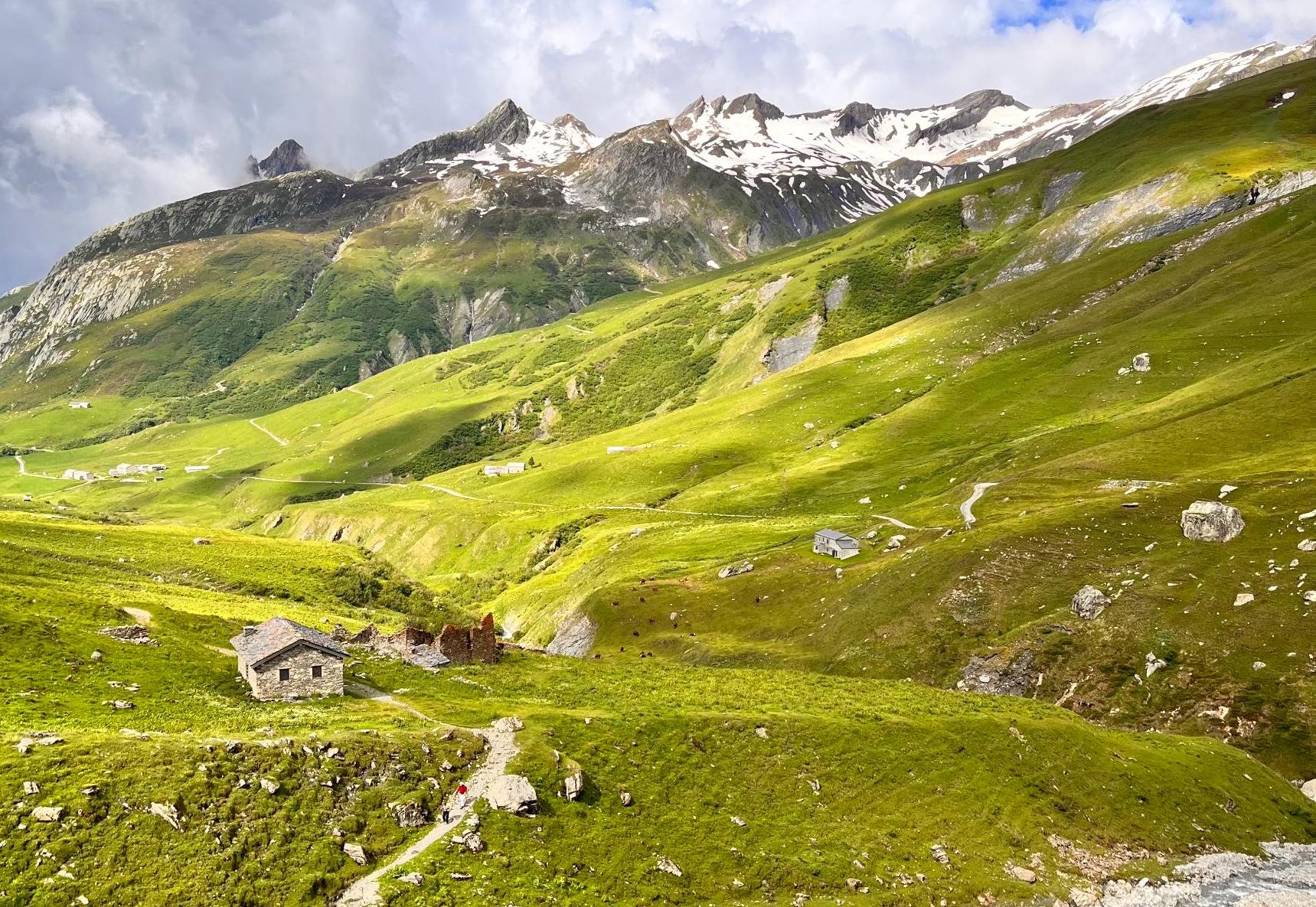 Hikers on the Tour du Mont Blanc. Photo: Altai France.