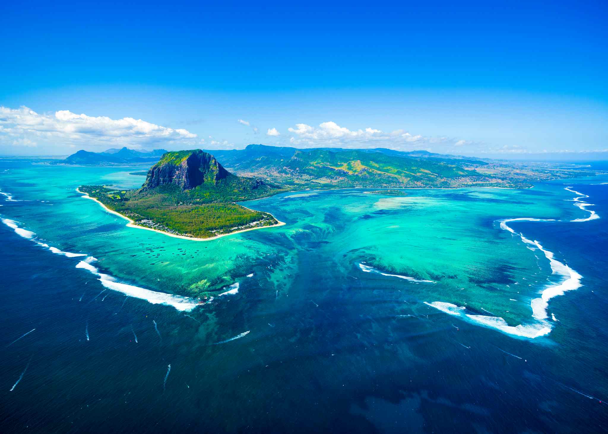 Le Morne Brabant and Mauritius' underwater waterfall. Photo: Getty.