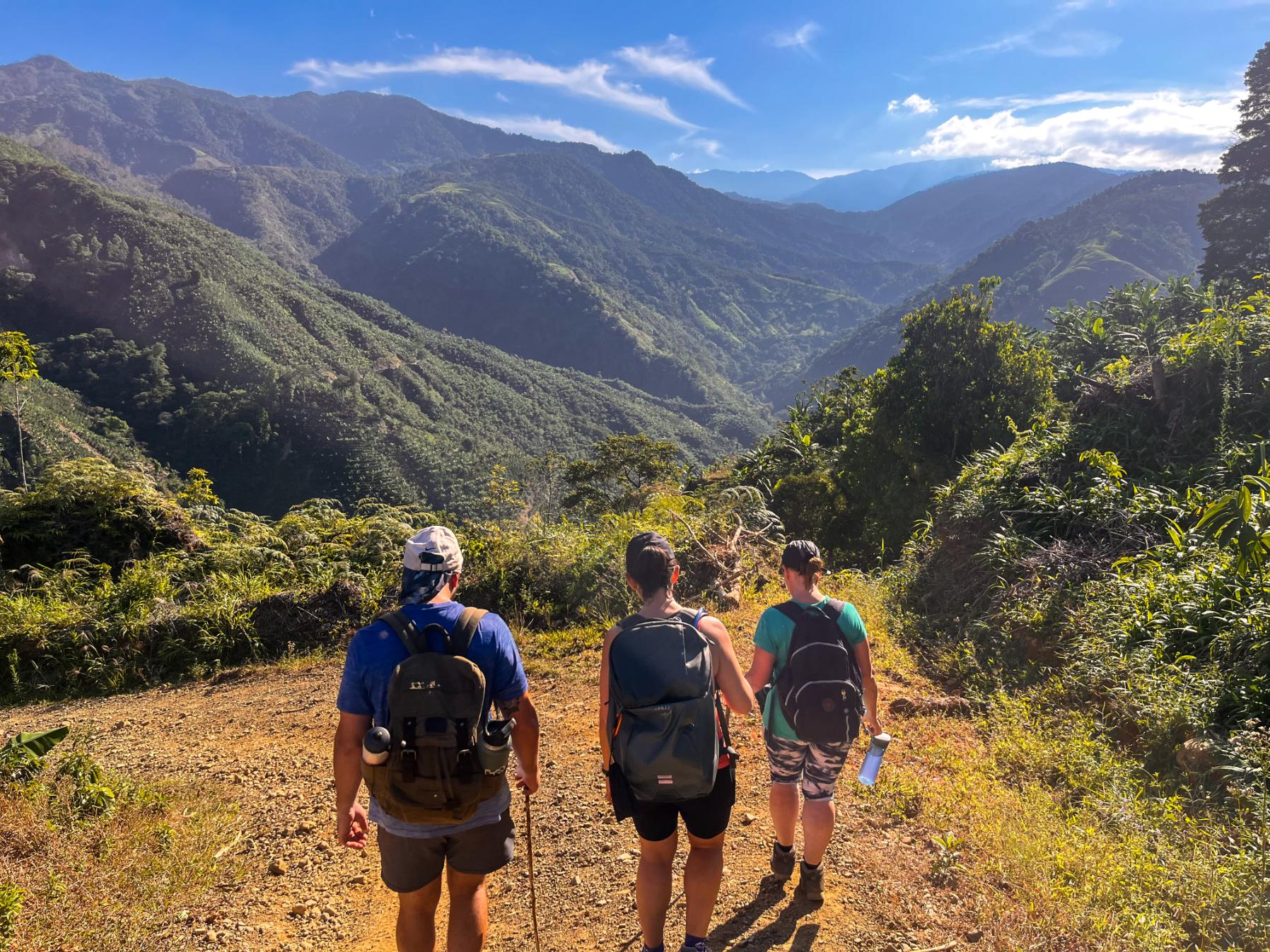 Hiking along the Camino de Costa Rica. Photo: Coast to Coast Adventures.