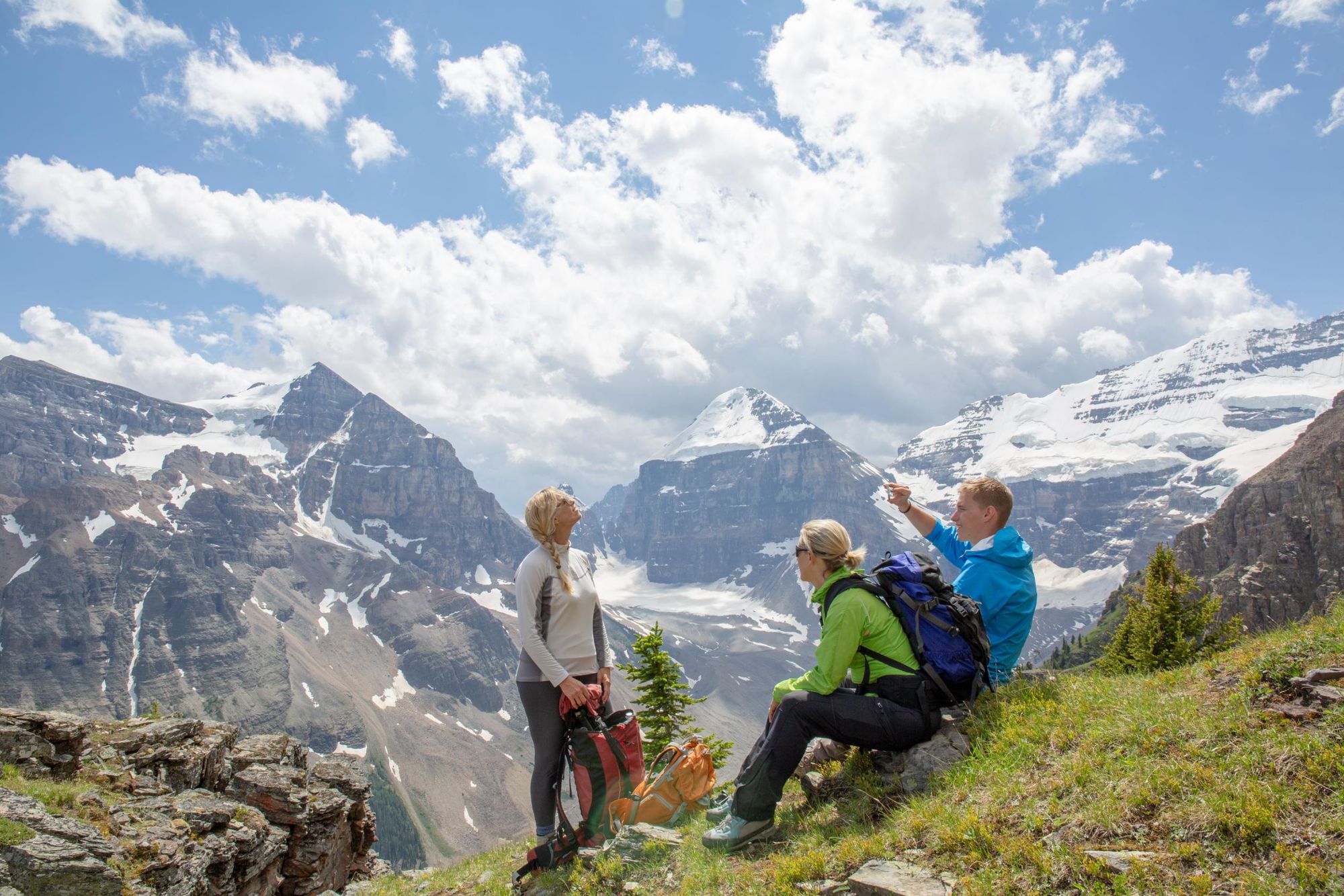Stopping for a break on the Mount Fairview Summit Trail. Photo: Getty.