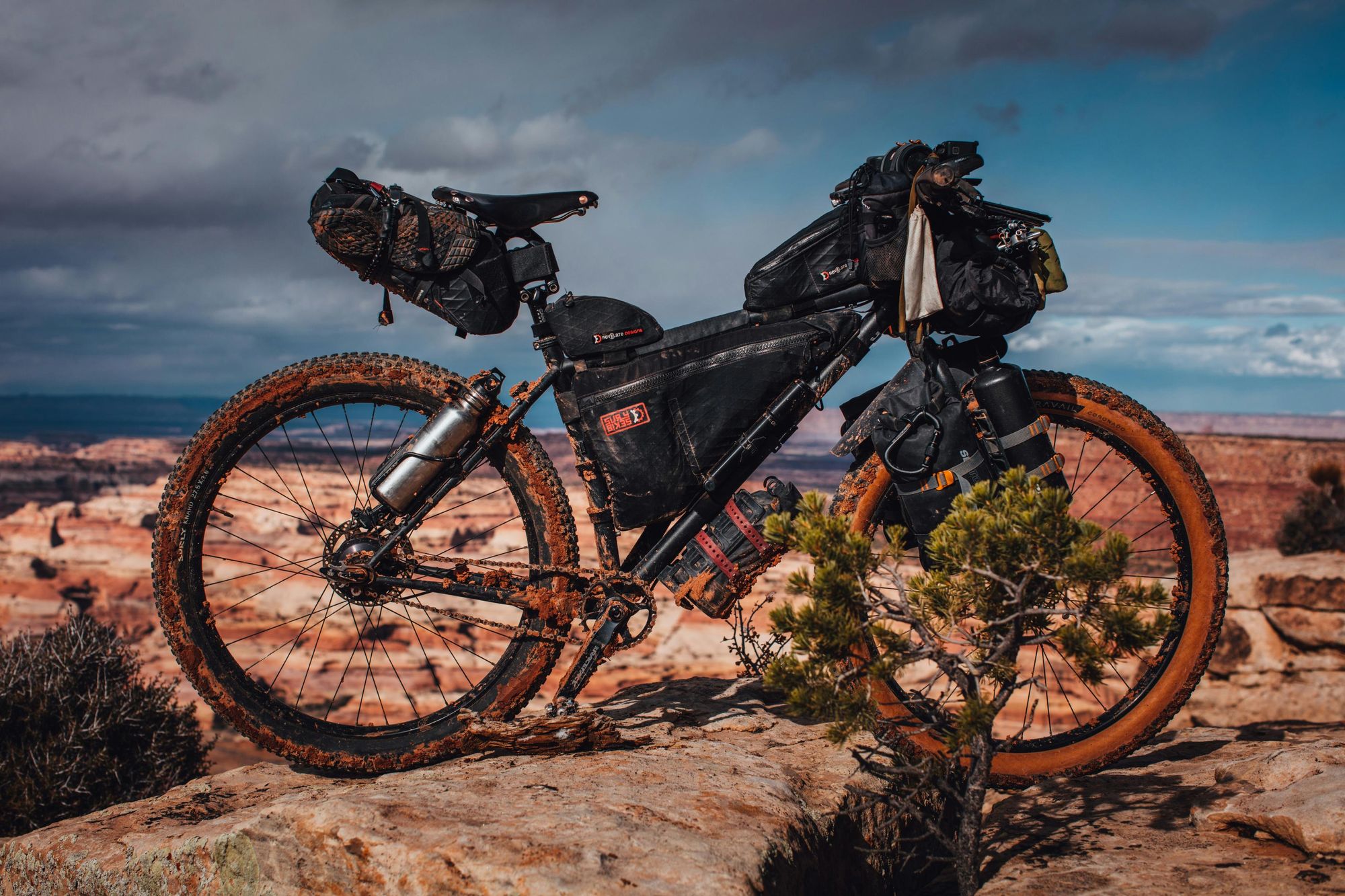  A fully-loaded bikepacking rig, complete with bags on the saddle, frame, tubes, forks and handelbars. Photo: Patrick Hendry (via Unsplash)