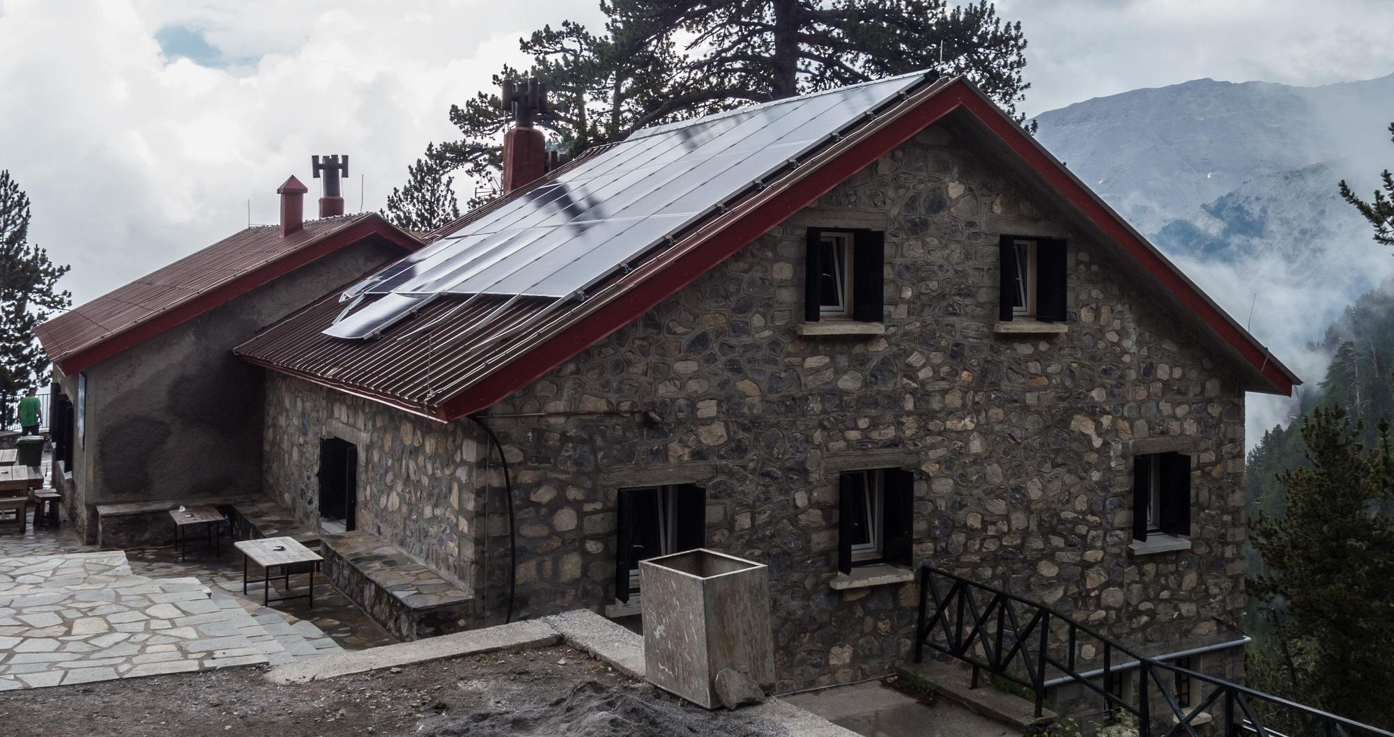 The Spilios Agapitos hut on Mount Olympus. Photo: Wiki Commons/Hermann Hammer