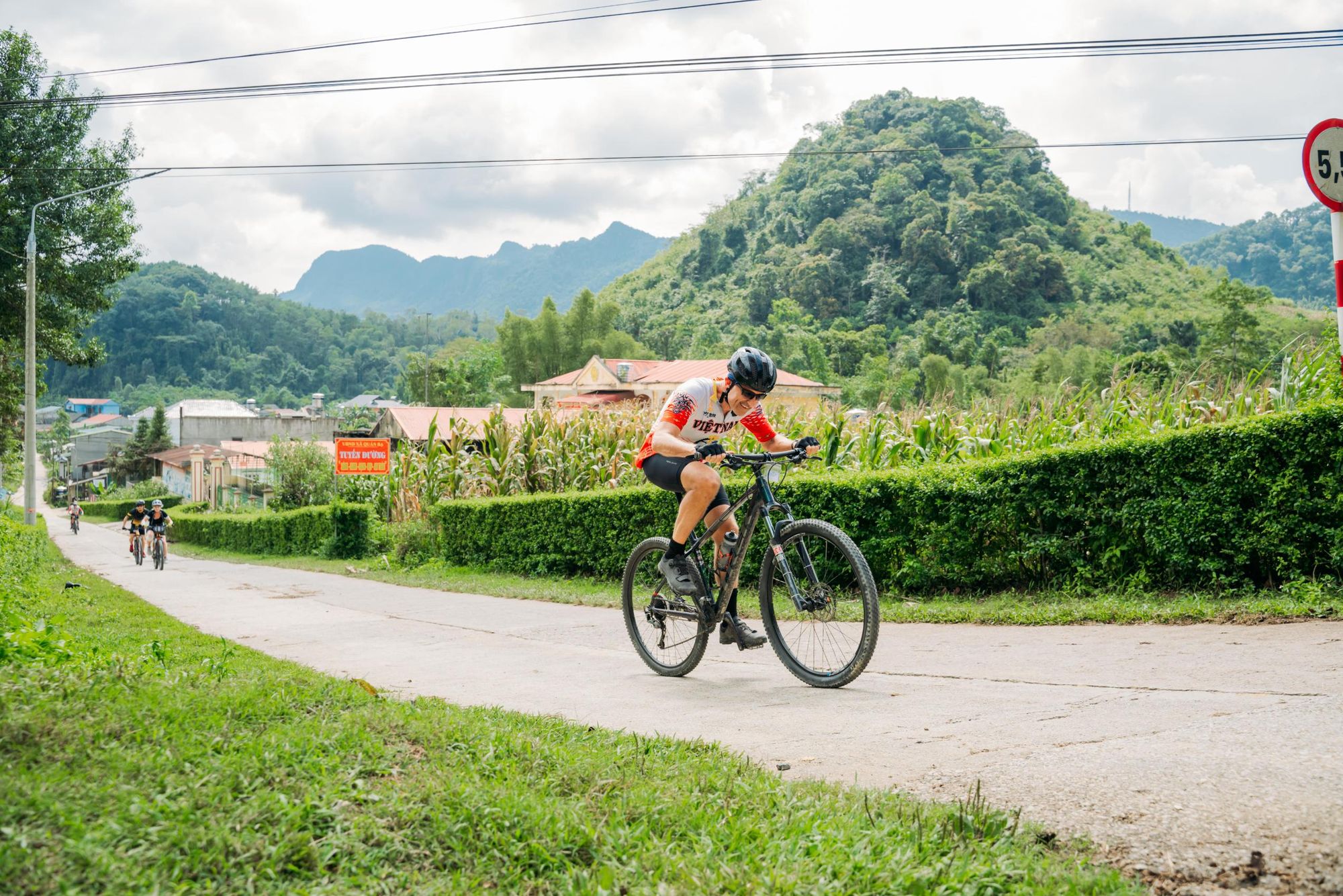 Cyclist on the Ha Giang Loop