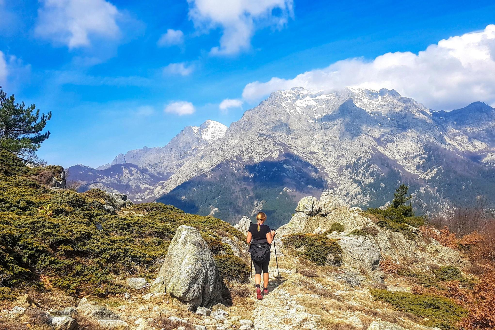 A female hiker on the GR20.