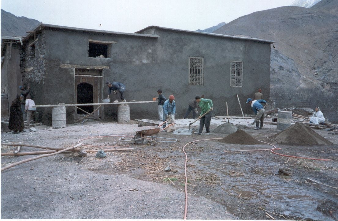 The renovation of Kasbah du Toubkal in 1994. Photo: Mike McHugo.