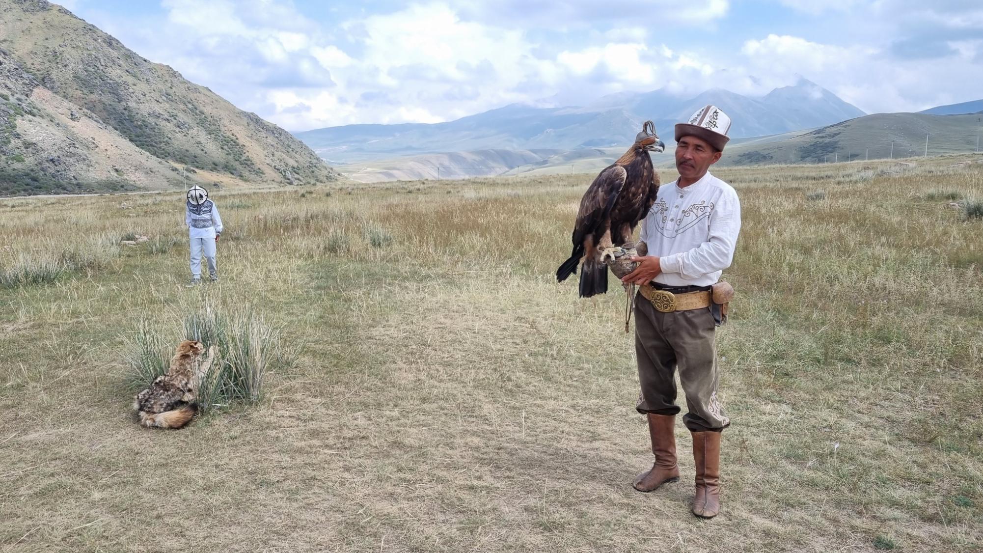 A Kyrgyz eagle hunter. Photo: Marta Marinelli.