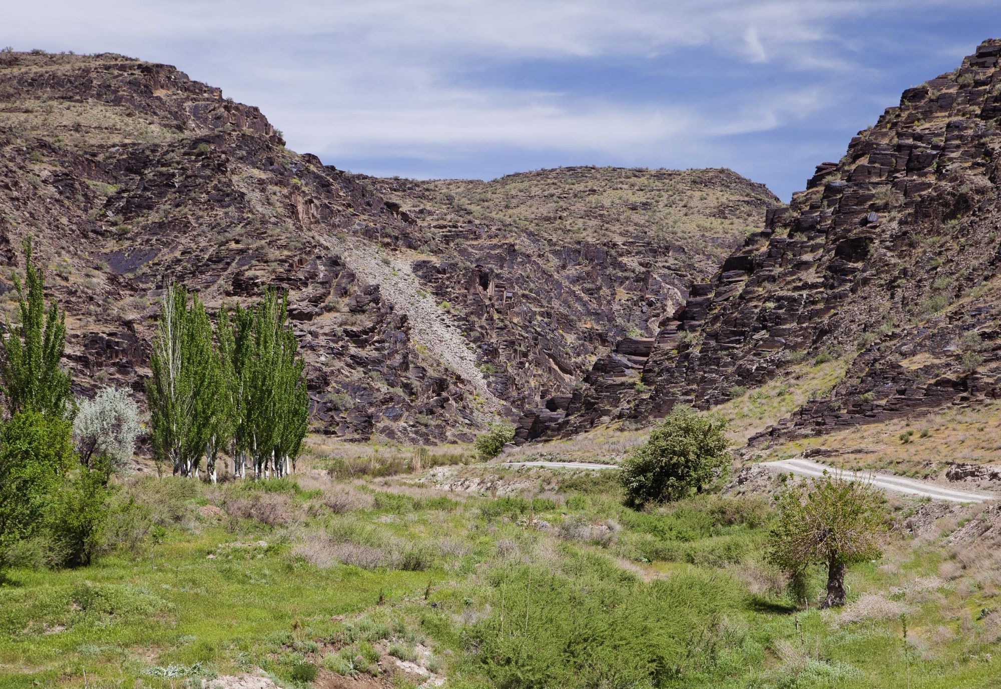 Arid mountains and fertile valleys in the Nuratau Mountains. Photo: Shutterstock.