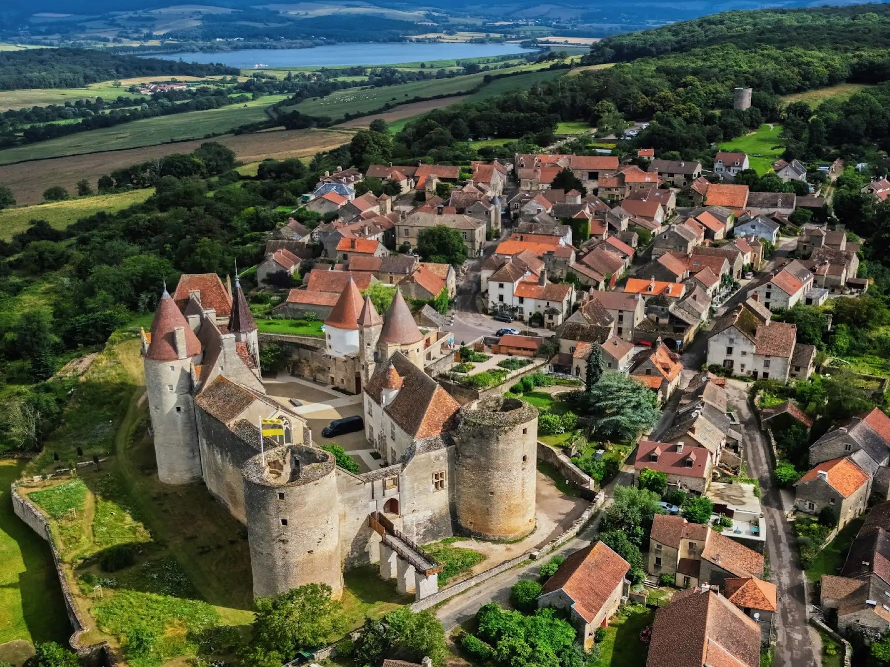 Châteauneuf-en-Auxois. Photo: Shutterstock.