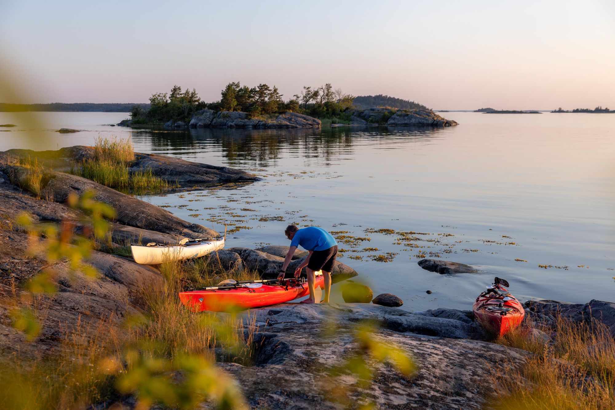 Getting the kayaks ready for a day on the Baltic Sea, in the Stockholm Archipelago. Photo: The Kayak Trail