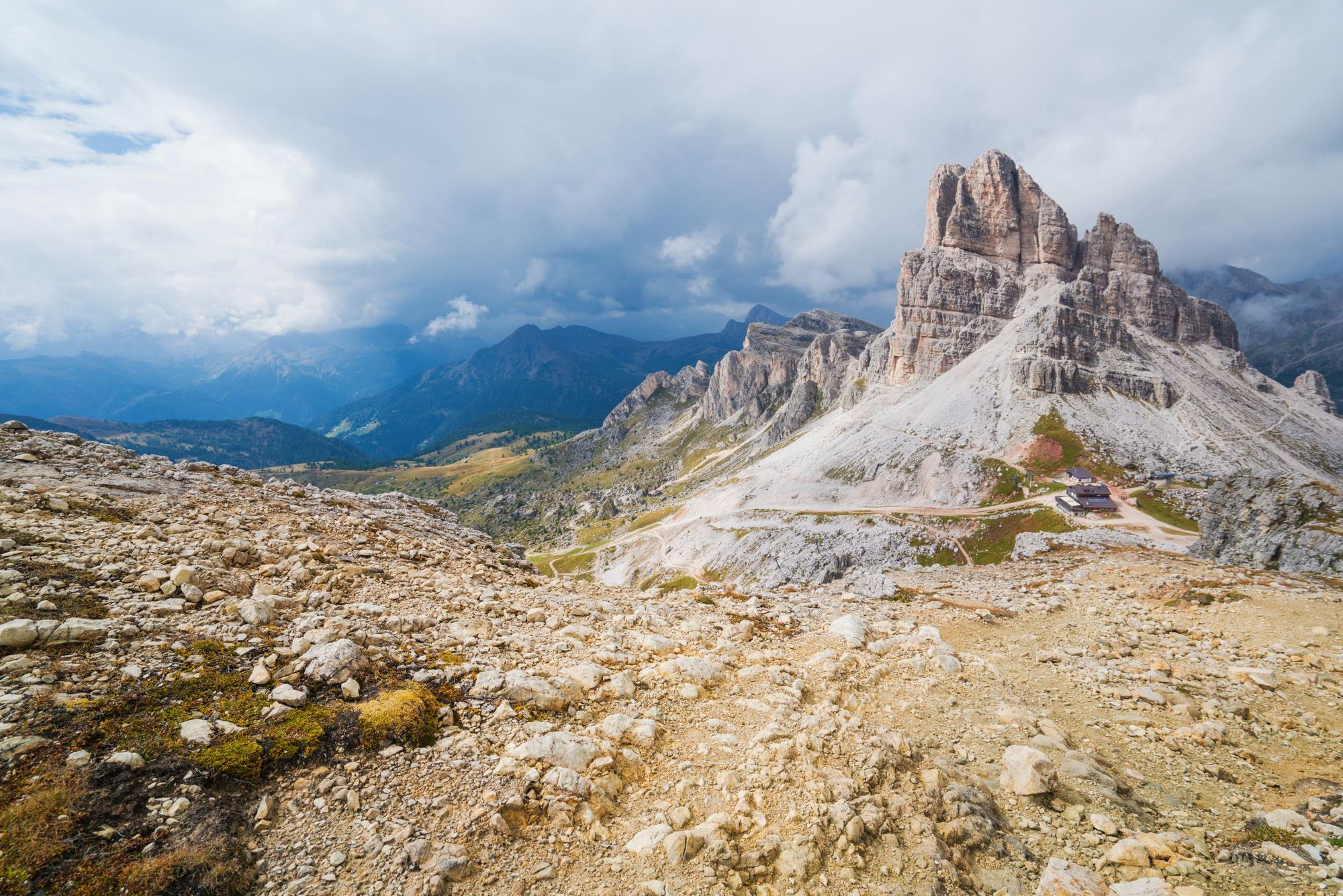 Refugio Averau under Sass di Stria peak. Photo: Getty.