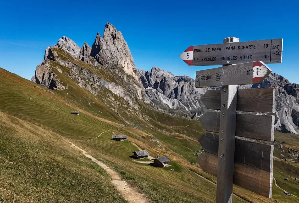 The path to Rifugio Brogles in the Dolomites. Photo: Shutterstock.