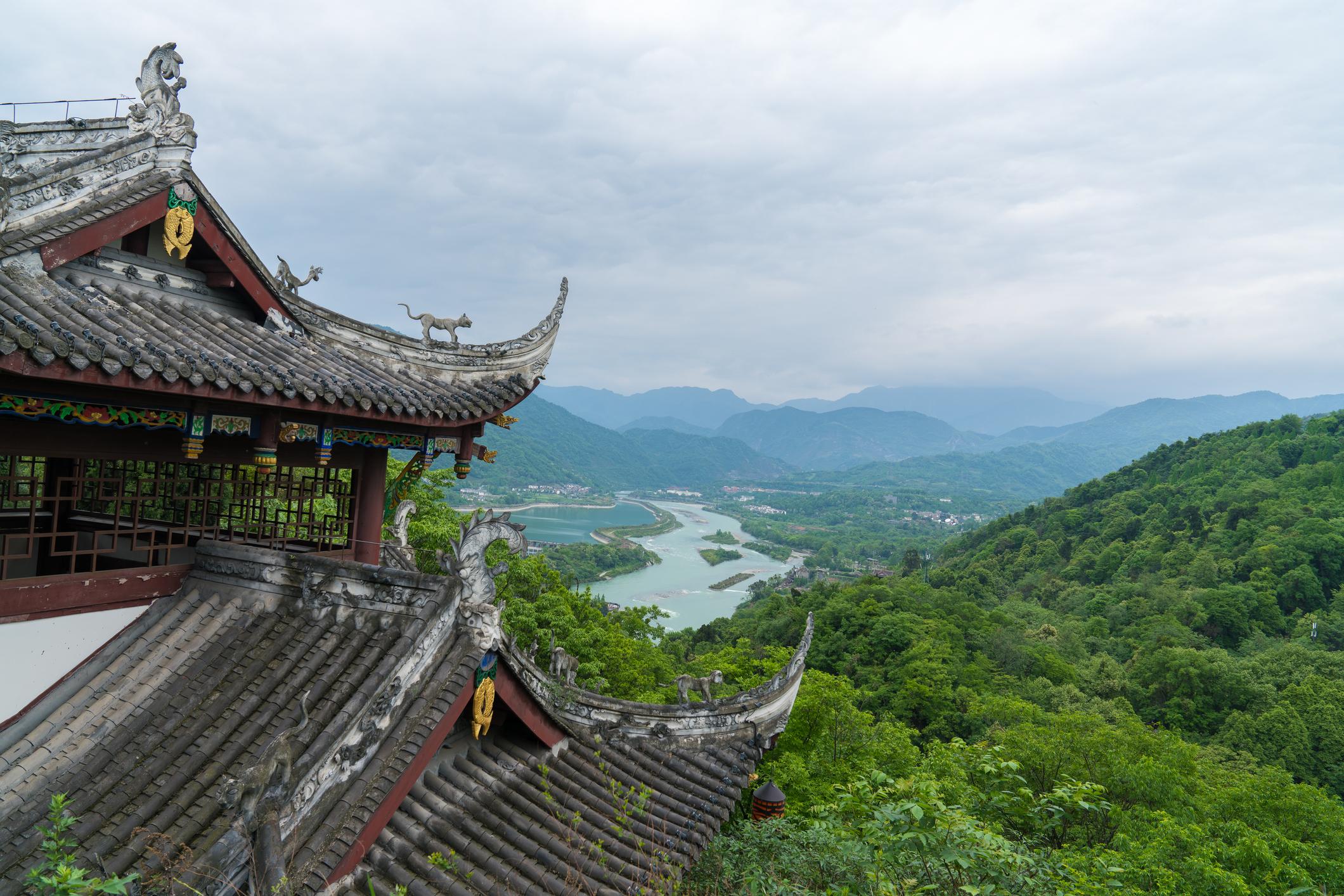 The curved roof of a Taoist temple looking down on the Min River. Photo: Getty