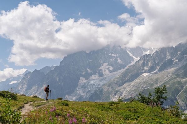 Solo vs Guided Tour du Mont Blanc (+ Costs)